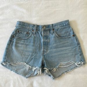 Levi’s shorts; Size 27